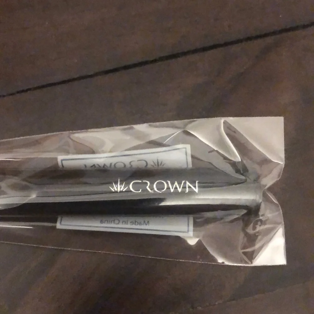 Crown blush highlighter brush